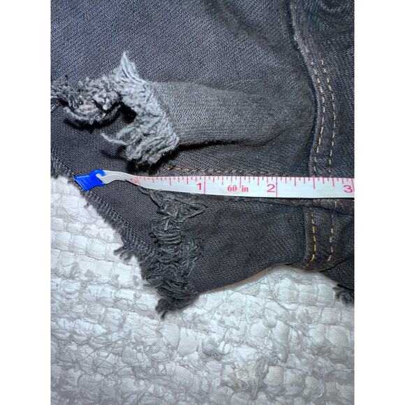 NWT VINTAGE LEVI'S BLACK PATCHED DAISY DUKE CUTOFF SHORTS URBAN RENEWAL - Picture 10 of 11